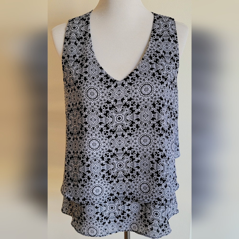 Women's Liz Claiborne Career V-Neck Sleeveless Top - Size LP